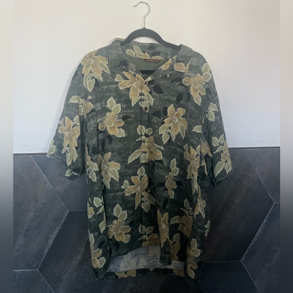 Tommy Bahama 100% silk button down